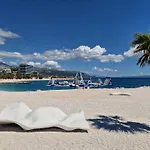 Zigo Modern Studio Apartment Near Beach